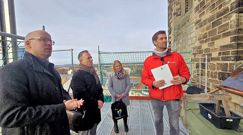 Volker Krüger (li.) ließ sich von Martin Olejnicki (re.) die Pläne erläutern.