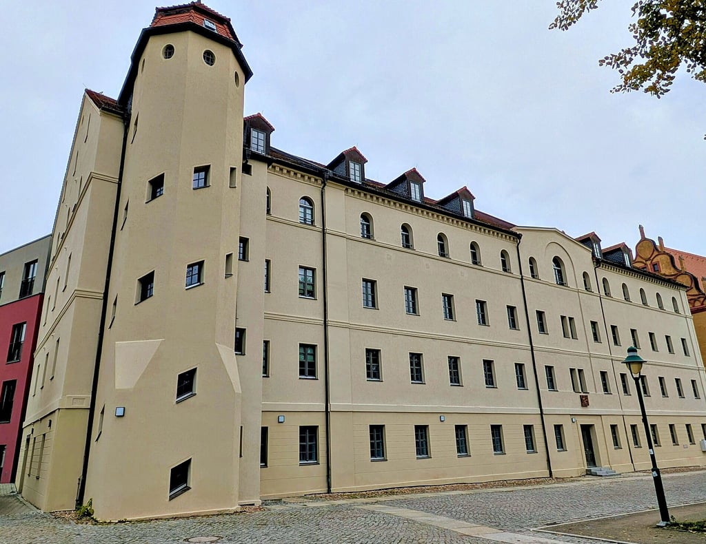 Monatelang sorgten Nachforderungen beim Brandschutz dafür, dass das frisch sanierte Haus Mechthild leer bleiben musste. Am Montag ziehen nun die ersten Bewohner ein.  