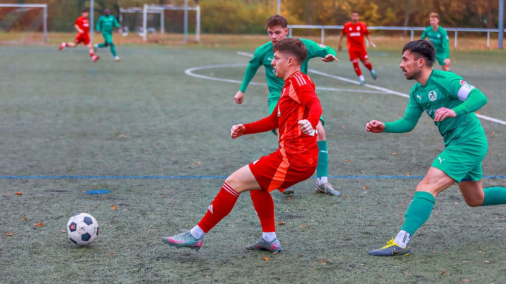 Die Heimpremiere des neuen Kemberger Trainertrios geht in der Fußball-Landesliga gegen Zeitz mit 1:2 noch verloren. 