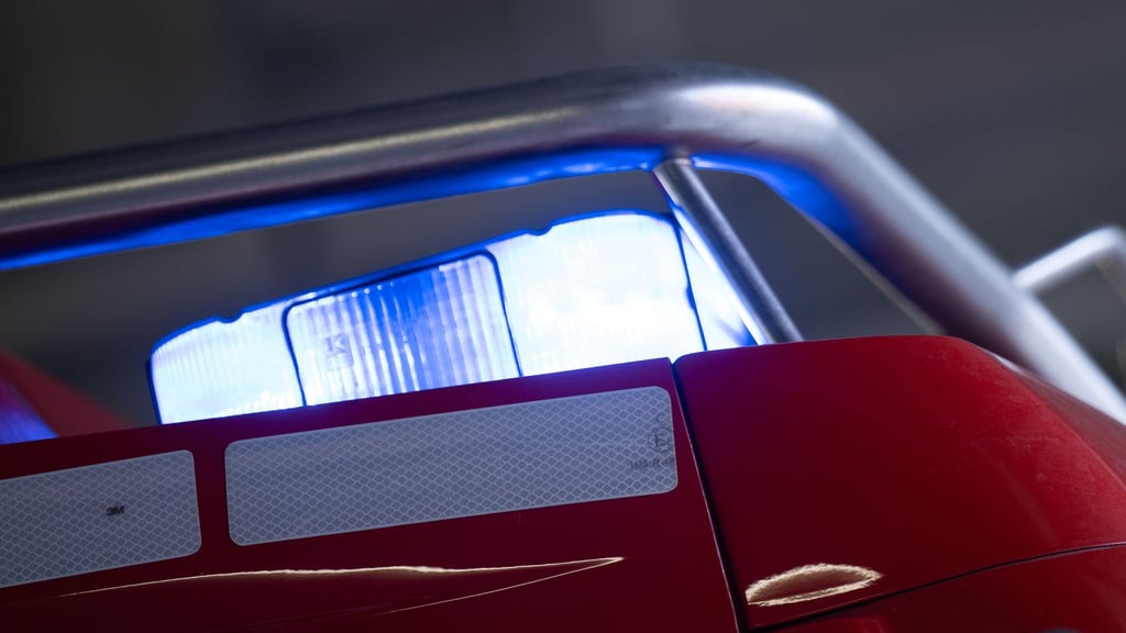 Der Rauch entwickelte sich nach ersten Einschätzungen durch einen technischen Defekt, so die Polizei. (Symbolbild)