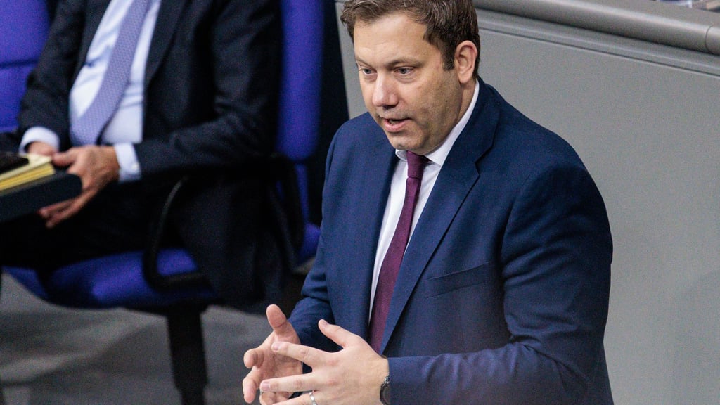 Finanzminister Lars Klingbeil (SPD) wirbt für die Aktivrente.