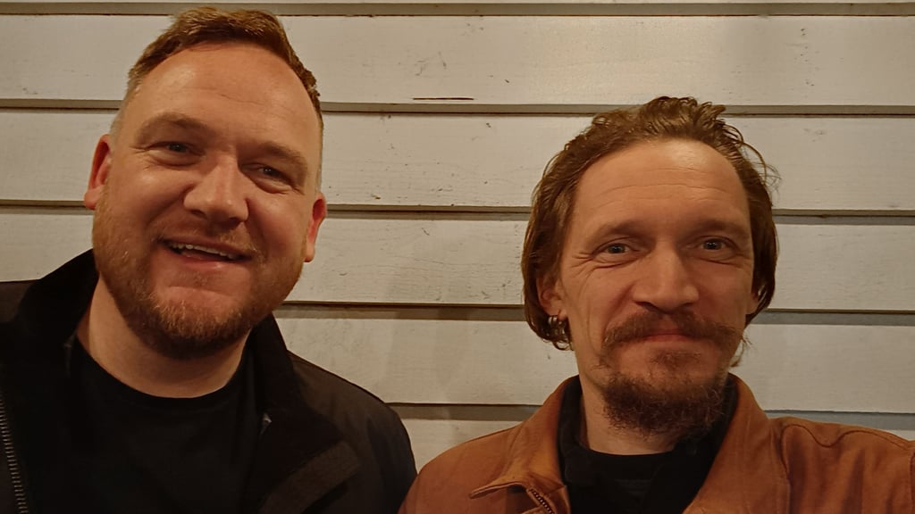 Der Waliser Wayne Connolly-Brooks (links) und sein Cousin Barry Jarvis hoffen, mehr über ihre Familie in Aschersleben zu erfahren.