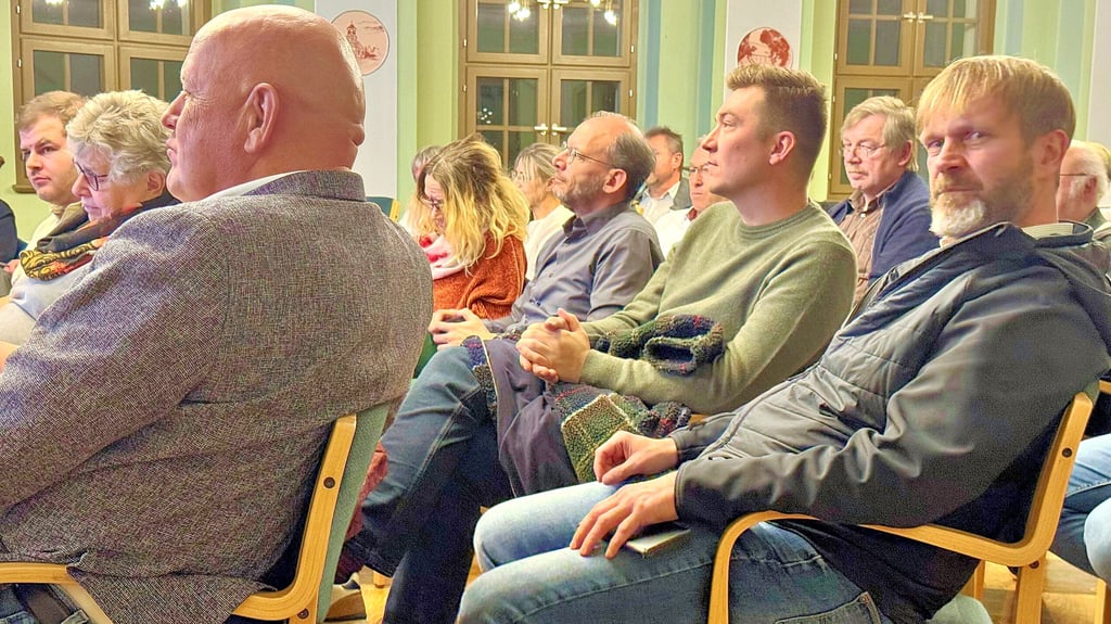 Während der  Infoveranstaltung der FDP-Landtagsfraktion am Mittwochabend  im  Ratssaal des  Jessener Schlosses sind  fast alle Plätze  besetzt.  