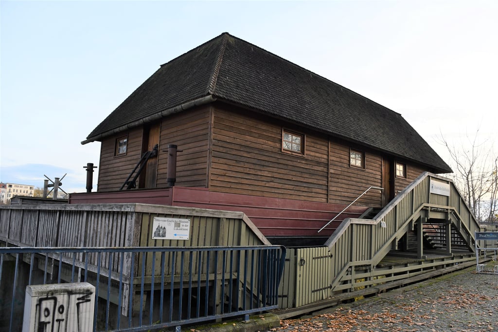 Wer will den Nachbau einer historischen Schiffsmühle am Magdeburger Petriförder übernehmen?