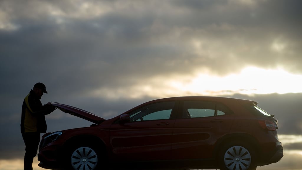 Was ist denn nur los mit Dir? Springt der Wagen nicht an, liegt es oft an einer schlappen Starterbatterie.