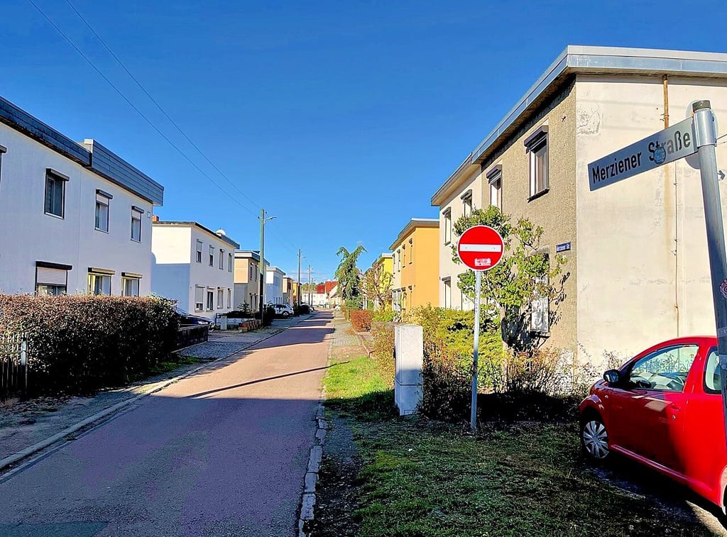 Die Idylle in der Merziener Straße in Kleinkühnau wird regelmäßig durch Unruhestiftung eines Bewohners getrübt. 