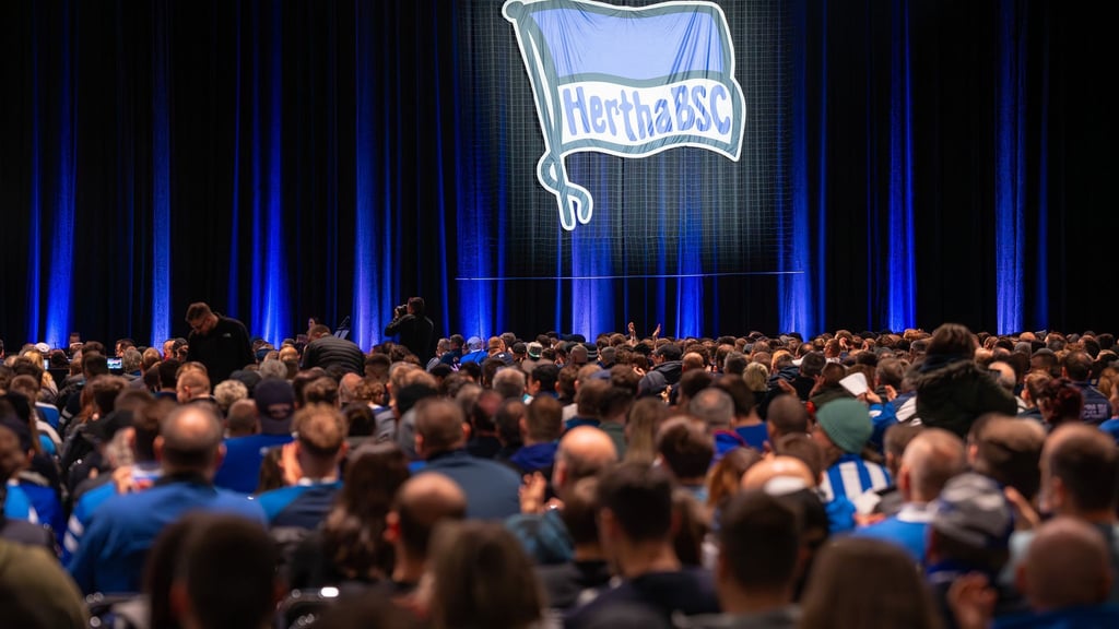 Herthas Mitglieder entscheiden, wie die Versammlung künftig abgehalten werden soll. (Archivfoto)