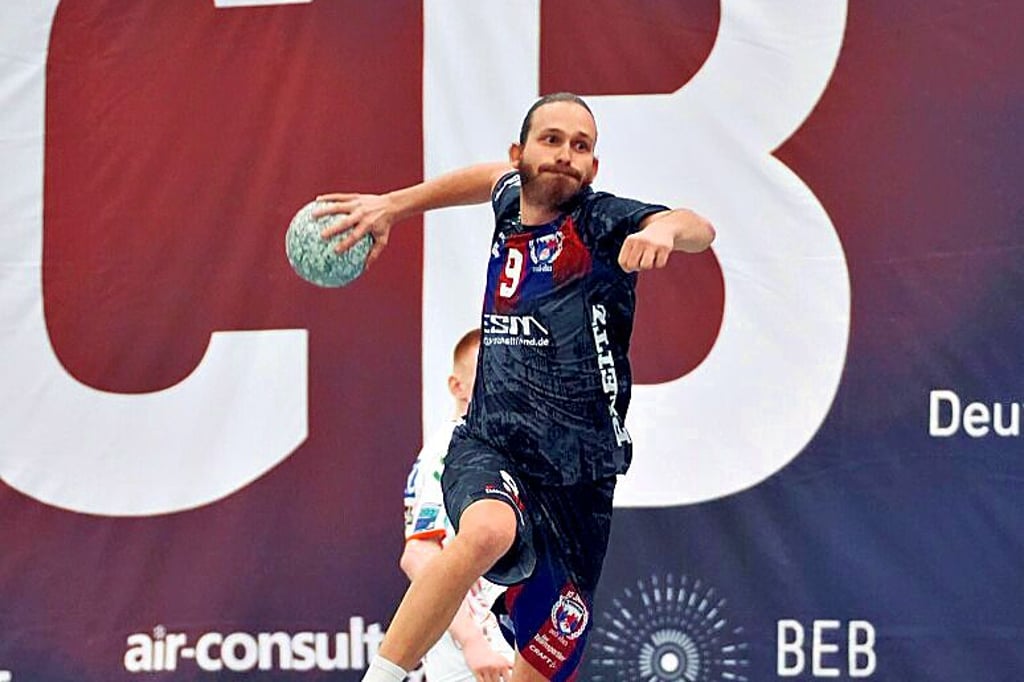 Pascal Ebert, hier in einer früheren (Drittliga-)Partie, gehört zur sportlichen Leitung des HCB und half zuletzt in Delitzsch auch als Aktiver, auf der Linksaußenposition, aus.