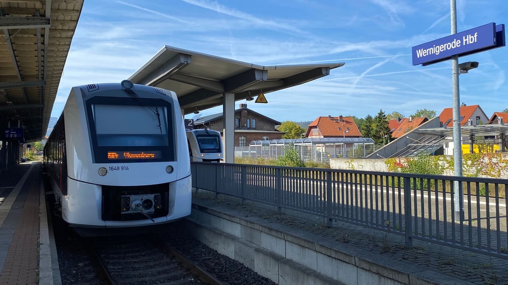Am Wernigeröder Hauptbahnhof halten nur Züge der Regionalexpress-Linien 4 und 21 sowie der Harz-Berlin-Express.