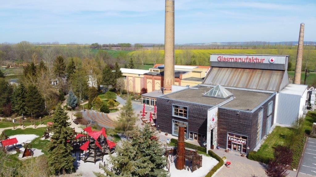 Die Glasmanufaktur „Harzkristall“ in Derenburg ist ein Besuchermagnet im Harz und ein echter Wirtschaftsfaktor. Das Unternehmen sieht sich allerdings an den „stillen Sonntagen“ im November ausgebremst und regt eine Diskussionen zu den Ladenöffnungszeiten an.