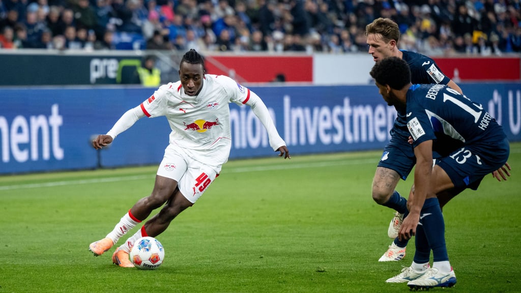 RB Leipzigs Yan Diomande am Ball.