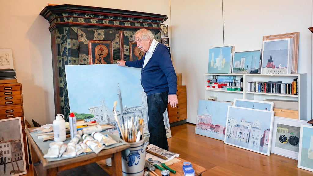 Nach dem Umzug: Helmut Brade in seinem neuen Atelier in Halle. Er hat sich wieder eingerichtet.