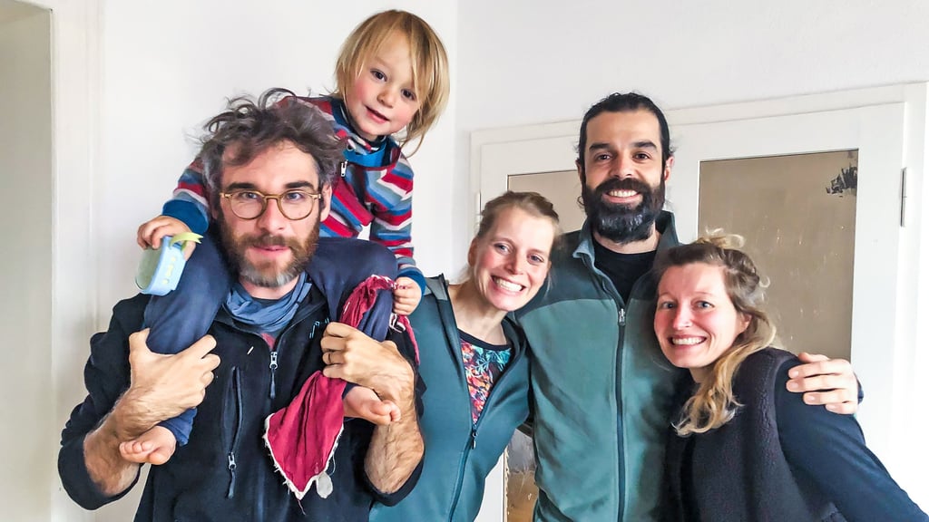 Teilen  die Passion für ausgedehnte Fahrradtouren:  Quentin Wuyts mit Nail,  Amandine Coucke,   Ersin Uyanik, Anne Pannier 