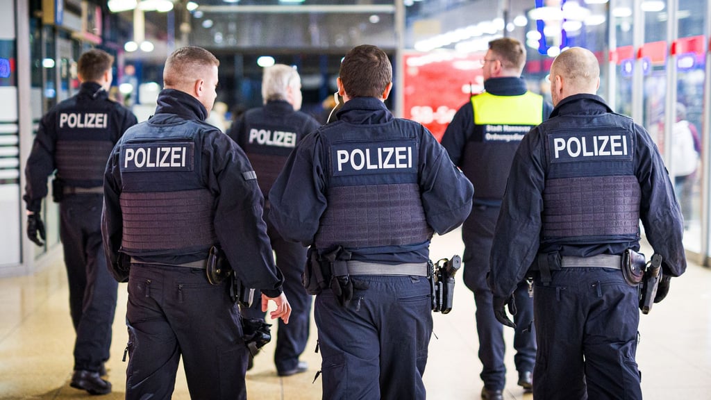 Ein 48-jähriger Mann bekam es im Hauptbahnhof in Halle gleich mehrfach mit der Bundespolizei zu tun.