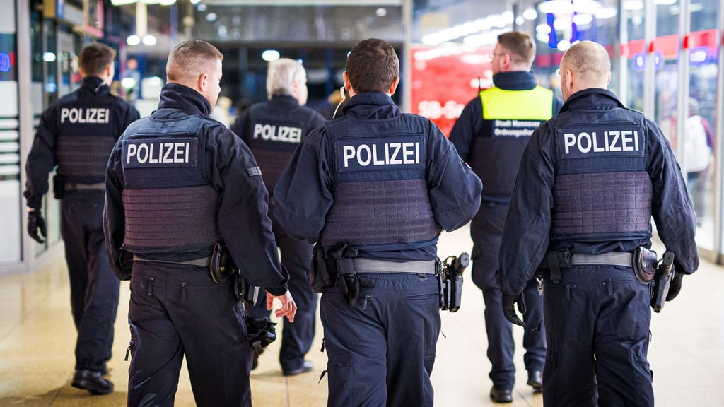 Ein 48-jähriger Mann bekam es im Hauptbahnhof in Halle gleich mehrfach mit der Bundespolizei zu tun.