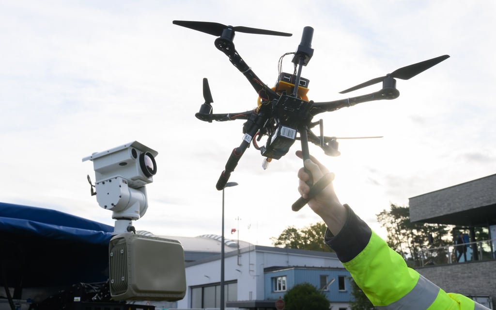 Drohnen im Blick: Der Verfassungsschutz zählt in diesem Jahr bereits Beobachtungen im unteren dreistelligen Bereich. (Symbolbild)