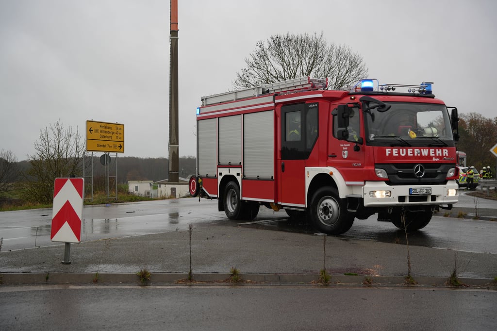Ein Unfall ereignete sich am Samstagmorgen, 15. November 2025, auf der B 189 bei Stendal auf Höhe der Abzweigung zur Osterburger Straße Richtung Borstel.