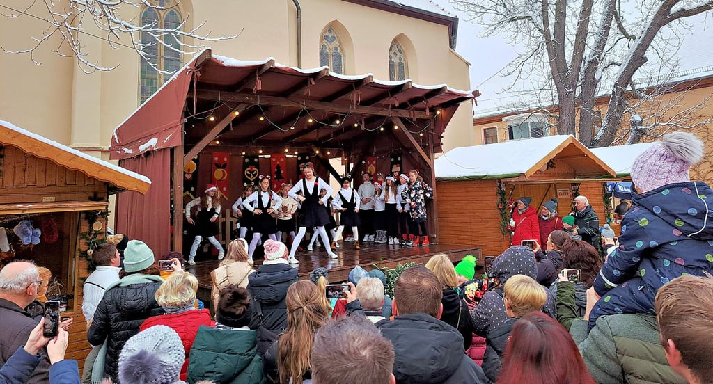 Der Hohenmölsener Weihnachtsmarkt – hier ein Archifoto von einem früheren Auftritt der lokalen Cheerdance-Gruppe – soll in diesem Jahr konsequent gegen etwaige  Anschläge geschützt werden.