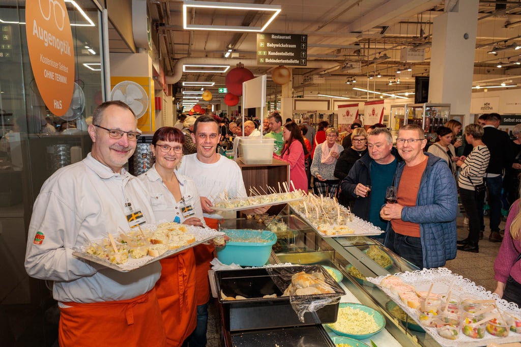  Immer wieder lädt der Globusmarkt in Theißen zu Schlemmerabenden ein. So auch am zurückliegenden Samstag. Da kamen rund 300 Gäste nach Ladenschluss auf ihre Kosten und durften nicht nur einheimische Spezialitäten probieren. Unter den Mitarbeitern des Marktes spielt Teilzeitarbeit eine große Rolle. Davon profitieren aber nicht nur die Beschäftigten, sondern auch das Unternehmen.