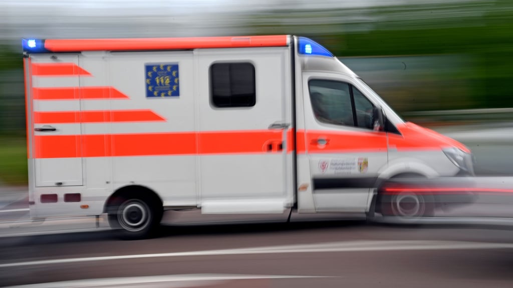 Auf einem Rastplatz an der A9 überrollte ein Lkw-Fahrer einen 46-Jährigen.