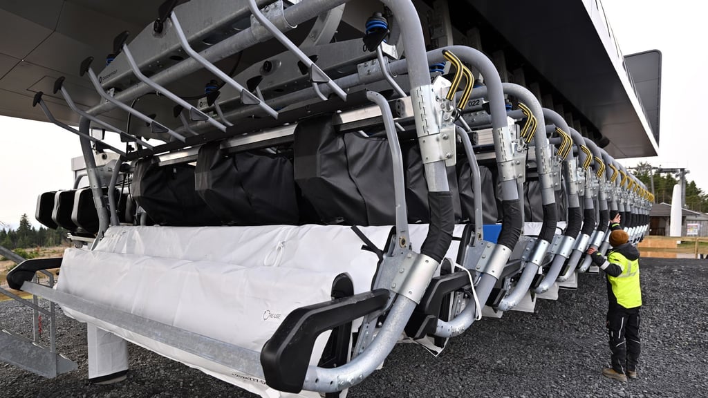 Die Eröffnung der Fellbergbahn, einem sechssitzigen Sessellift, ist für den 20. Dezember geplant. Insgesamt sind rund 15,8 Millionen Euro in das Projekt investiert worden.