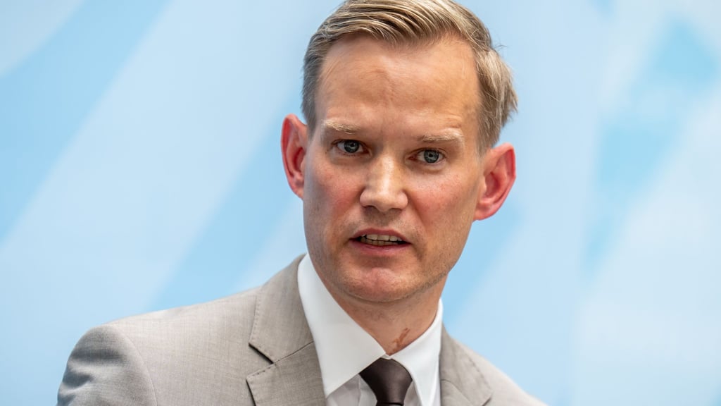 Hendrik Streeck stellt klar: Ihm geht es in der Debatte nicht ums Sparen. (Archivbild)