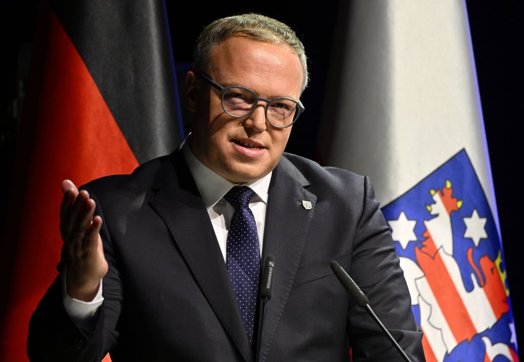 Thüringens Ministerpräsident Mario Voigt stellt beim Landessportbund eine höhere Förderung für kommunale Sportstätten in Aussicht. (Archivbild)