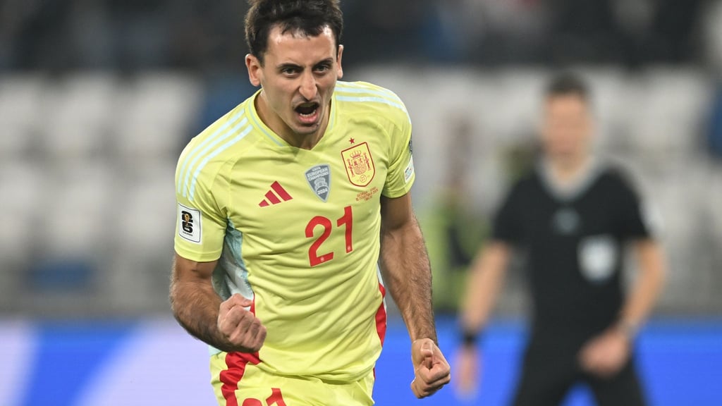 Mikel Oyarzabal führte Spanien mit einem Doppelpack zum Sieg.