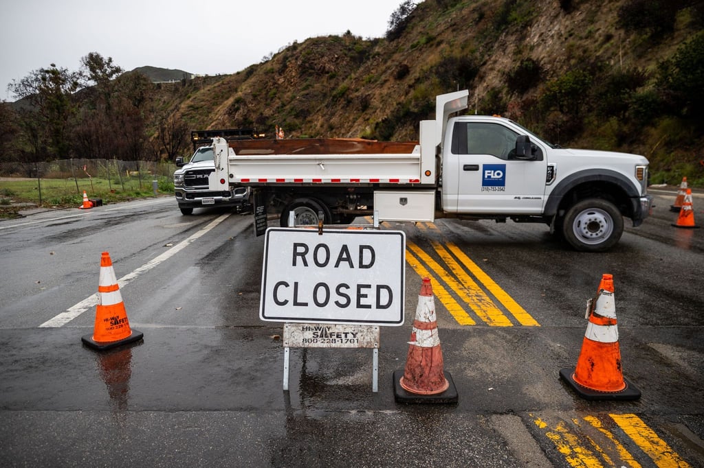 Augenzeugen berichteten nach dem Wintersturm von umgestürzten Bäumen, überschwemmten Straßen und kleineren Erdlöchern.