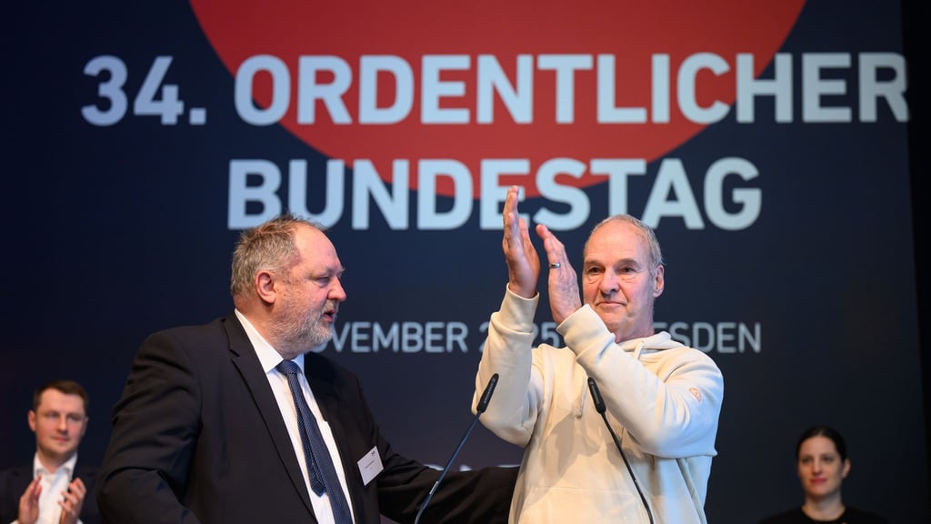 Der frühere Weltklasse-Handballer Wolfgang Böhme ist auf dem DHB-Bundestag mit dem Eintrag ins Goldene Buch geehrt worden.
