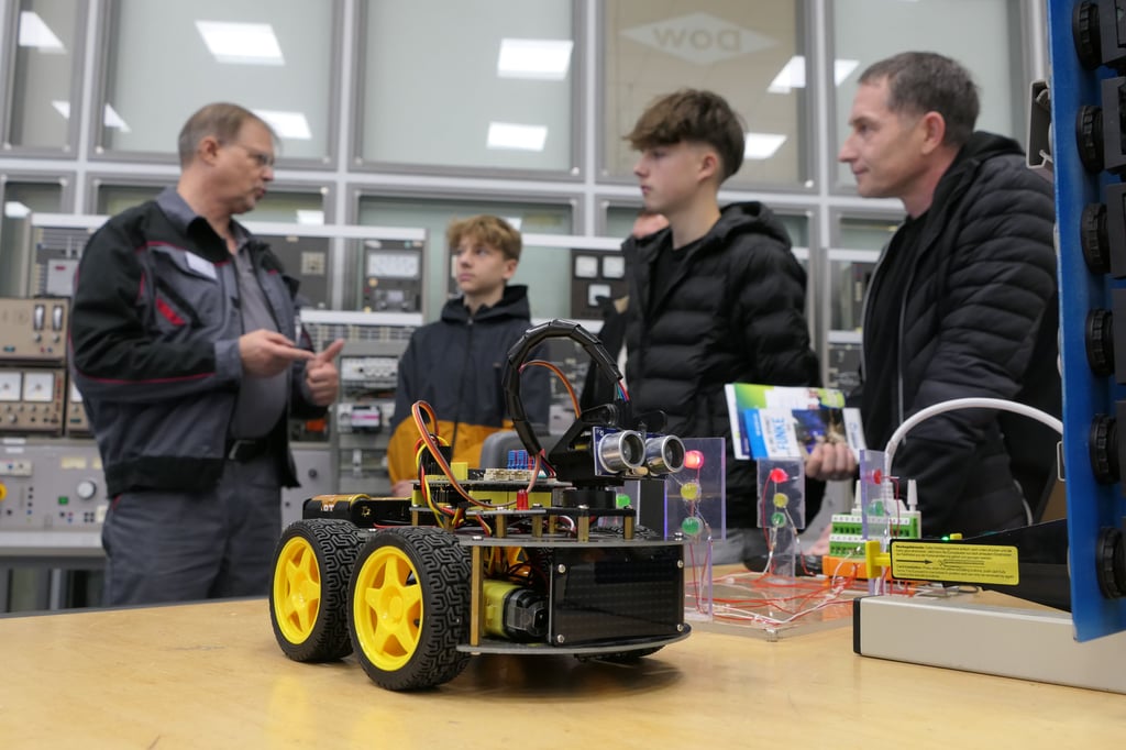 Die Elektrotechnik stellte mit Arbeiten des ersten Lehrjahrs vor.