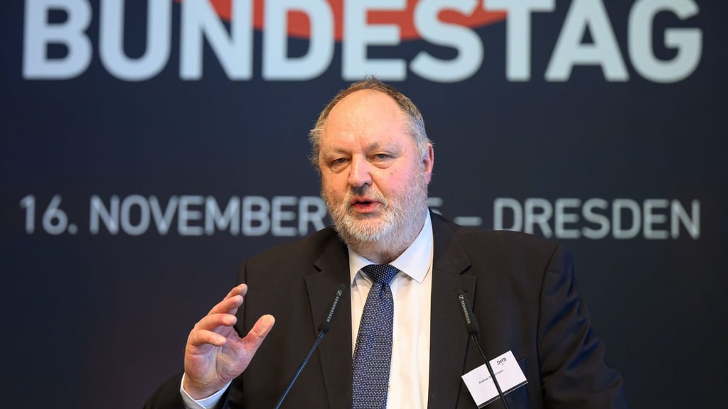 Andreas Michelmann wurde auf dem Bundestag als DHB-Präsident wiedergewählt.