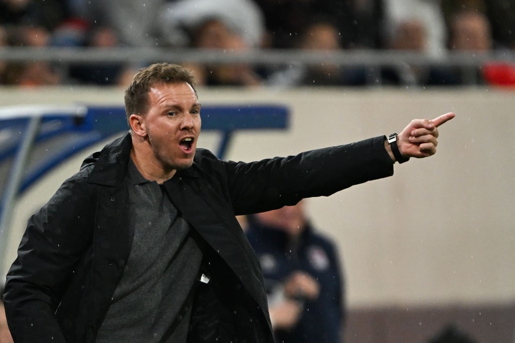Da geht es lang. Julian Nagelsmann gibt Anweisungen.