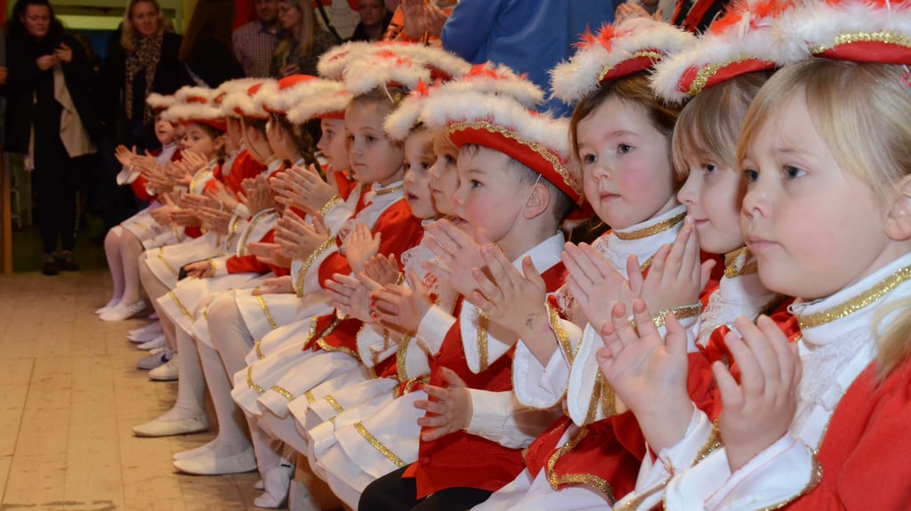 Die Dährer Karnevalisten sind stolz auf ihren Nachwuchs: Die Mini- und die Kleinen Funken fühlen sich im Verein wohl. 