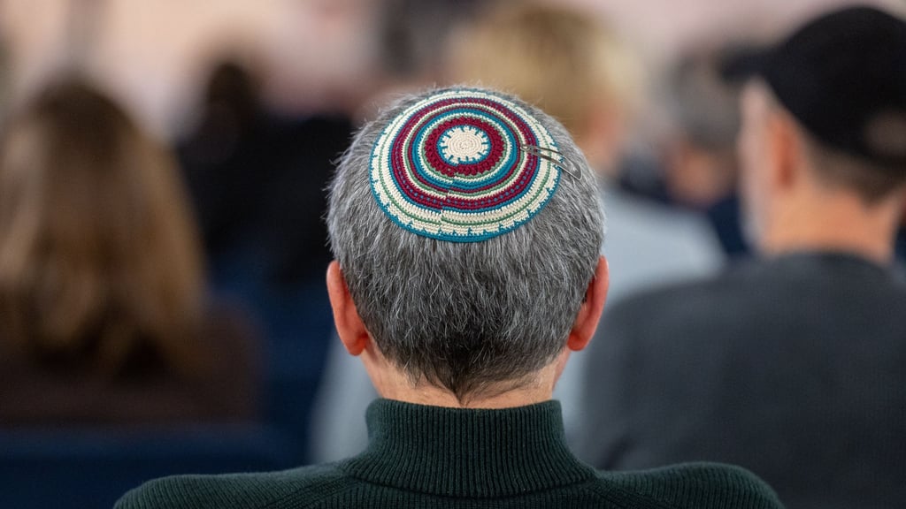 Wer in Berlin Kippa trägt, ist bisweilen nicht sicher vor Anfeindungen. (Symbolbild)