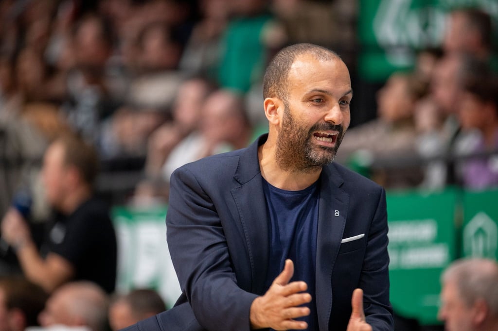 T.J. Parker vertrat erneut den erkrankten Gordon Herbert als Bayern-Coach.