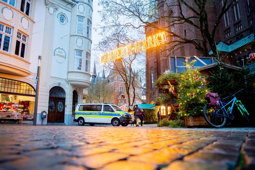 Für die beginnenden Weihnachtsmärkte werden aufwendige Sicherheitskonzepte erstellt.