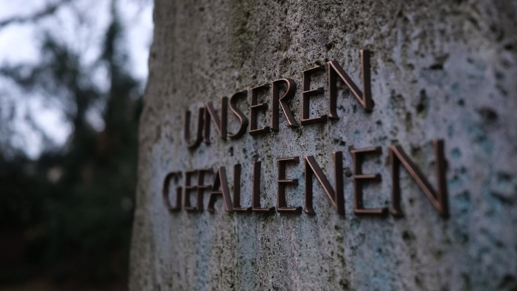 Gedenken an die Toten der Kriege am Volkstrauertag. (Archivbild)