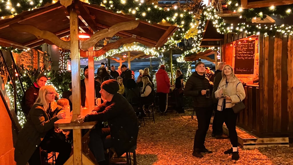 Funkeln und glitzern: Die Passage bietet jetzt zum ersten Mal einem Adventsmarkt Platz.