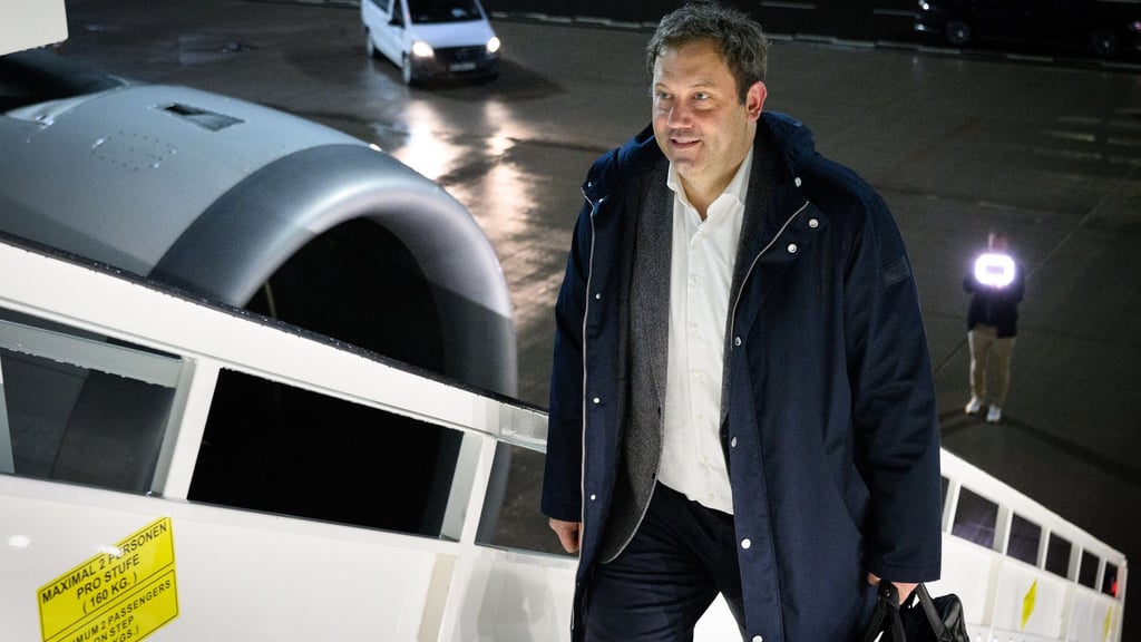 Klingbeil (SPD) reist als erster Minister der schwarz-roten Bundesregierung nach China - Außenminister Johann Wadephul (CDU) hatte seine Reise zuvor verschoben.