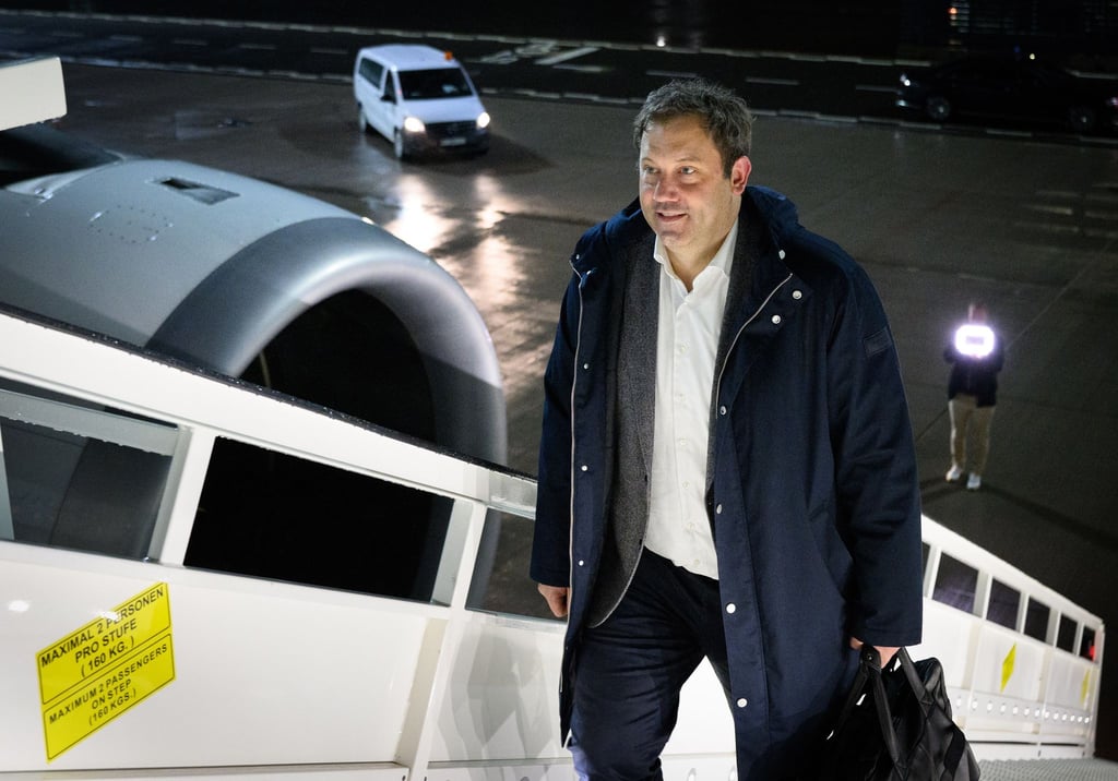 Klingbeil (SPD) reist als erster Minister der schwarz-roten Bundesregierung nach China - Außenminister Johann Wadephul (CDU) hatte seine Reise zuvor verschoben.