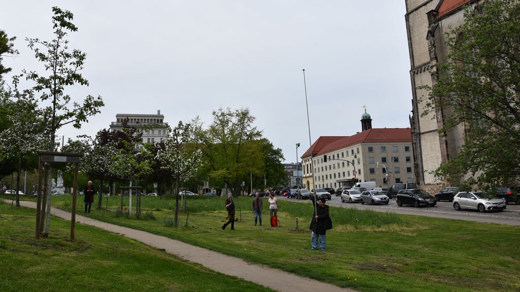 Auf dem Johannisberg entsteht ein besonderes Wahrzeichen für Magdeburg. Es soll 1.200 Jahre Stadtgeschichte in 12 Epochen sichtbar machen. Drei Konzepte standen zur Auswahl. Jetzt steht fest, welches realisiert wird. 
