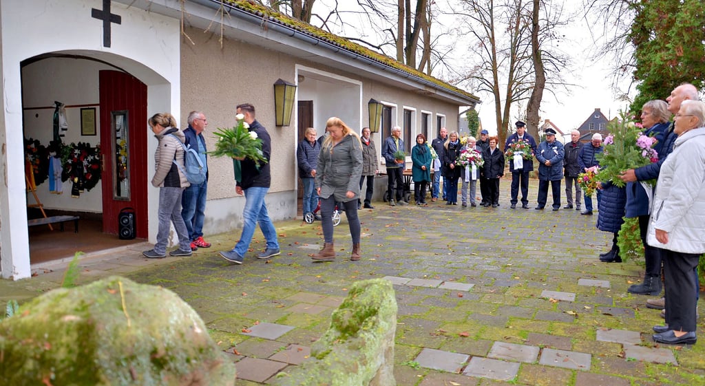 Zahlreiche Einwohner von Hohenerxleben gedenken ihrer Weltkriegsopfer.