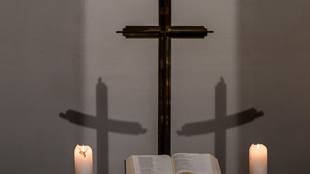 Das Erzbistum Berlin verlangt von Kandidatinnen und Kandidaten für Pfarrei- und Gemeinderäte künftig eine spezielle Erklärung. (Symbolbild)