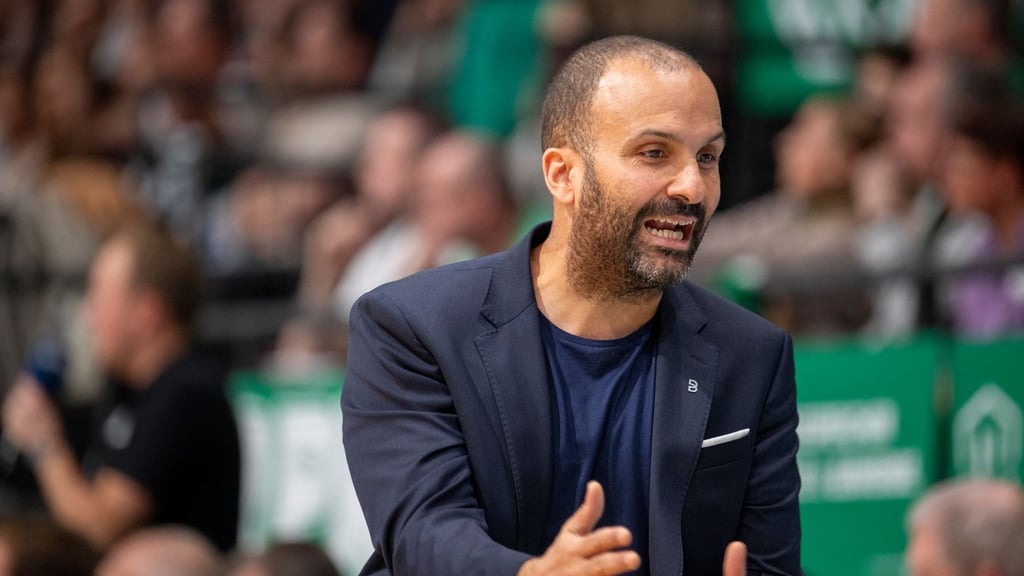 T.J. Parker vertrat erneut den erkrankten Gordon Herbert als Bayern-Coach.