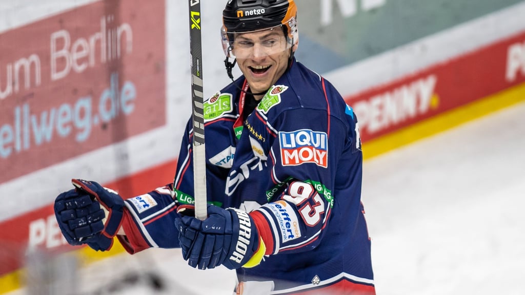 Leonhard Pföderl erzielte beim Sieg der Eisbären Berlin gegen Frankfurt zwei Tore.
