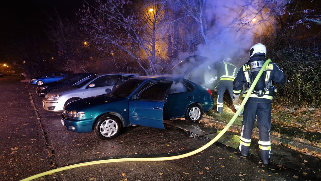 Erneut ist in der Silberhöhe in Halle ein Auto in Brand geraten. 