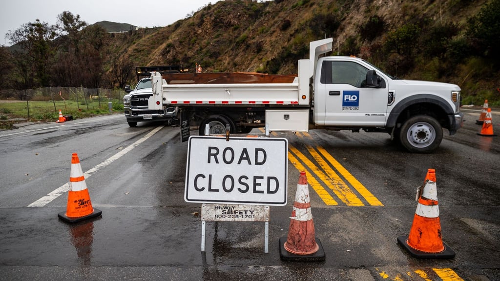 Augenzeugen berichteten nach dem Wintersturm von umgestürzten Bäumen, überschwemmten Straßen und kleineren Erdlöchern.