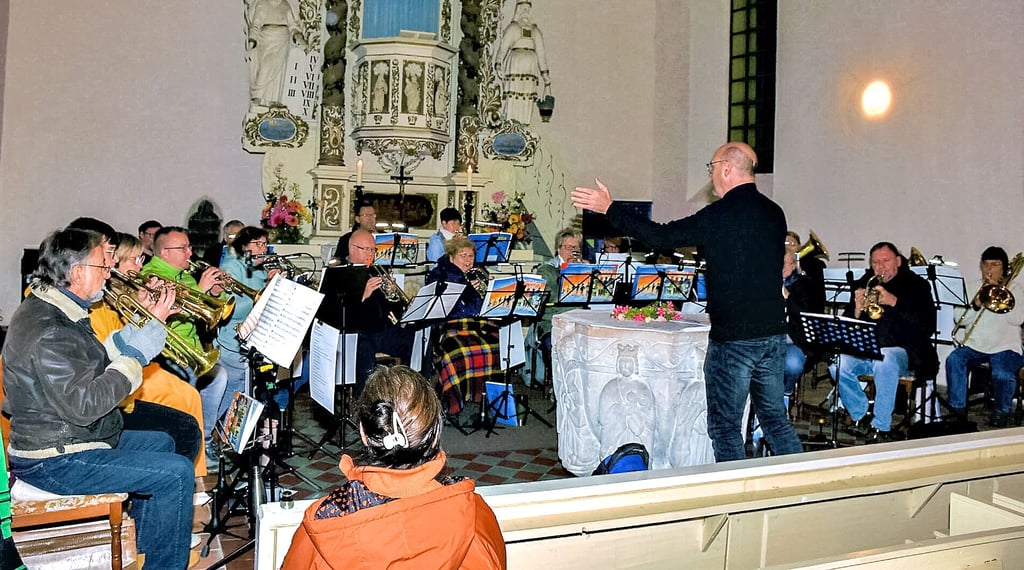 Das Kreisposaunenorchester des Kirchenkreises Egeln gab zum ersten Mal ein Konzert unter der Leitung von Kreiskantor Carsten Miseler  in der evangelischen St.-Margarethen-Kirche in Borne.  