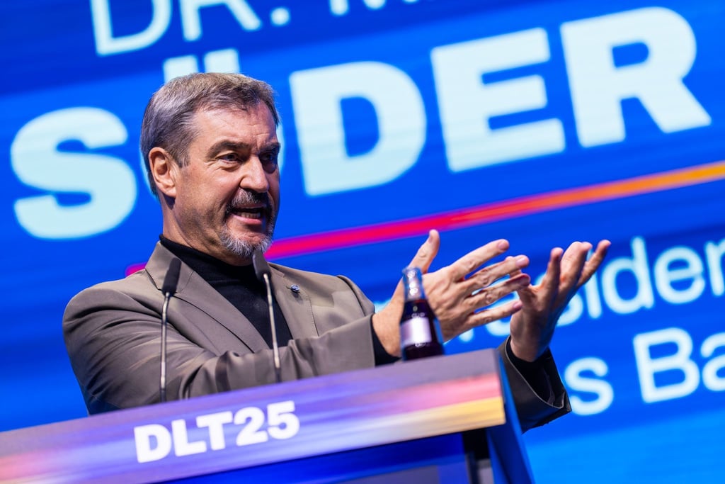 Merz müsse auch eine Koalition zusammenhalten, gibt CSU-Chef Markus Söder der Jungen Union im Rentenstreit zu Bedenken.